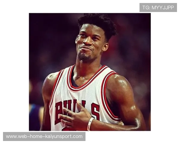 前锋连续两场首发即送关键球，媒体称其“靠得住”