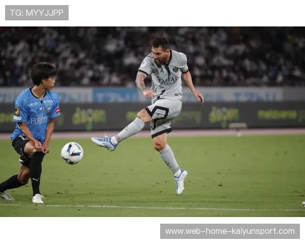 巴黎快速反击中，梅西一脚传中直达门前完成破门